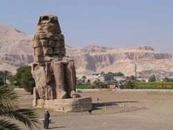 thebes-colossi-of-memnon-luxclmem
